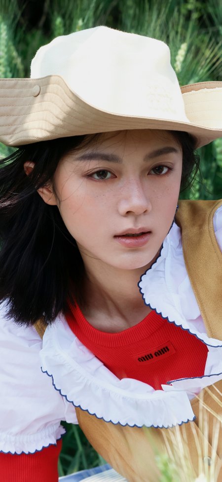 赵今麦麦田草帽特写摄影手机壁纸