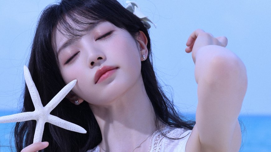 田曦薇海边闭眼享受阳光清新美女摄影电脑壁纸