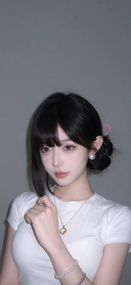 白色短袖美女黑色长发珍珠耳环简约背景人物手机壁纸