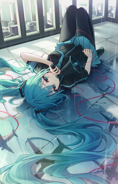 初音未来地板躺卧持扩音器少女动漫手机壁纸