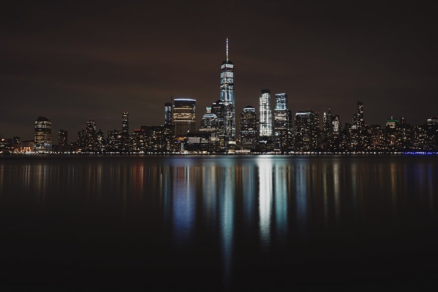 纽约曼哈顿夜景天际线世界贸易中心倒影风景电脑壁纸