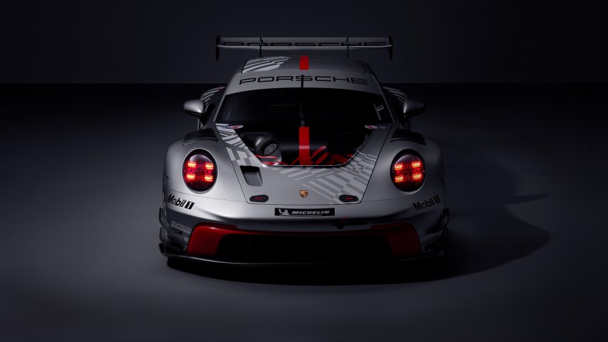 保时捷911 GT3 R赛车尾部特写汽车电脑壁纸