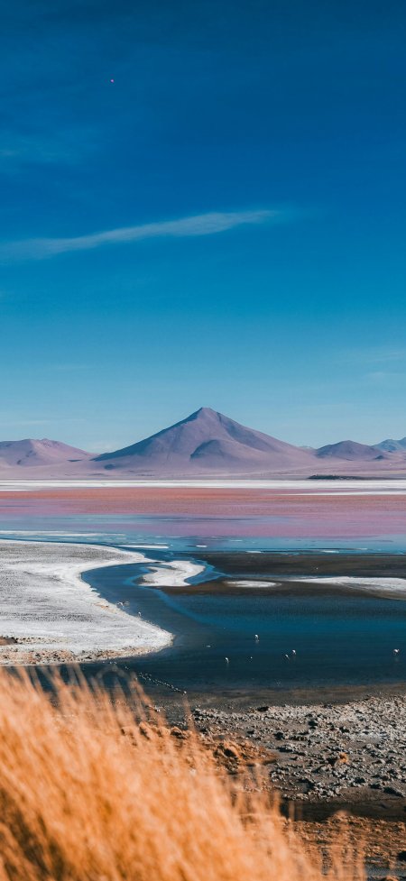 粉蓝湖泊远山倒影宁静治愈风景手机壁纸