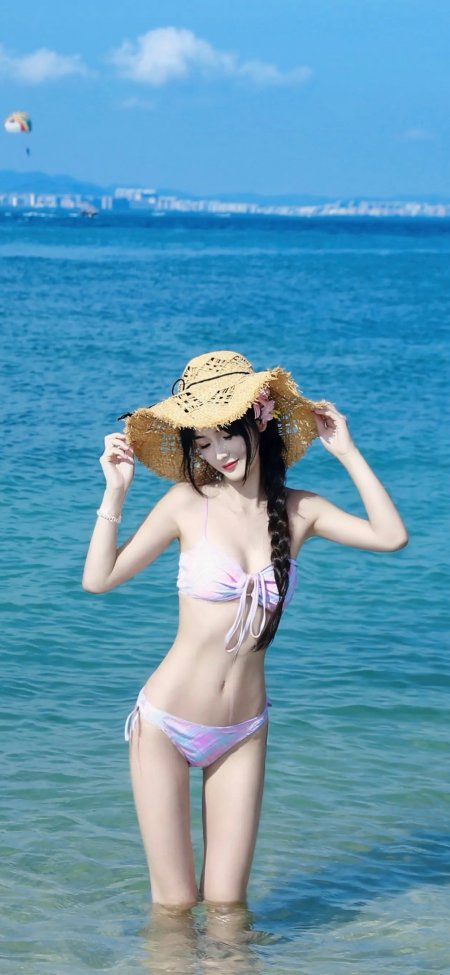 美女海边站立草帽比基尼人像摄影手机壁纸