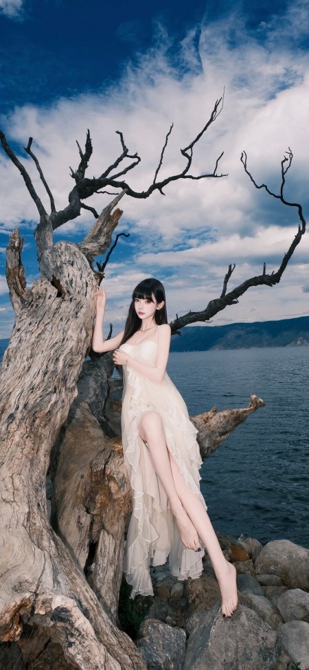 美女枯树湖畔白裙写真人像摄影手机壁纸