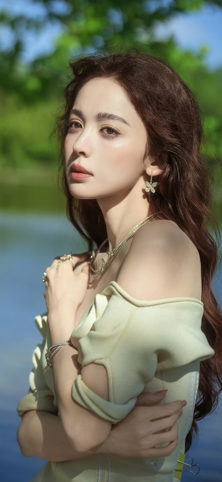 古力娜扎浅绿露肩裙湖边侧颜人像摄影手机壁纸