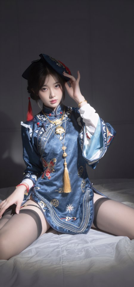 美女身穿蓝色刺绣旗袍坐姿人像摄影手机壁纸