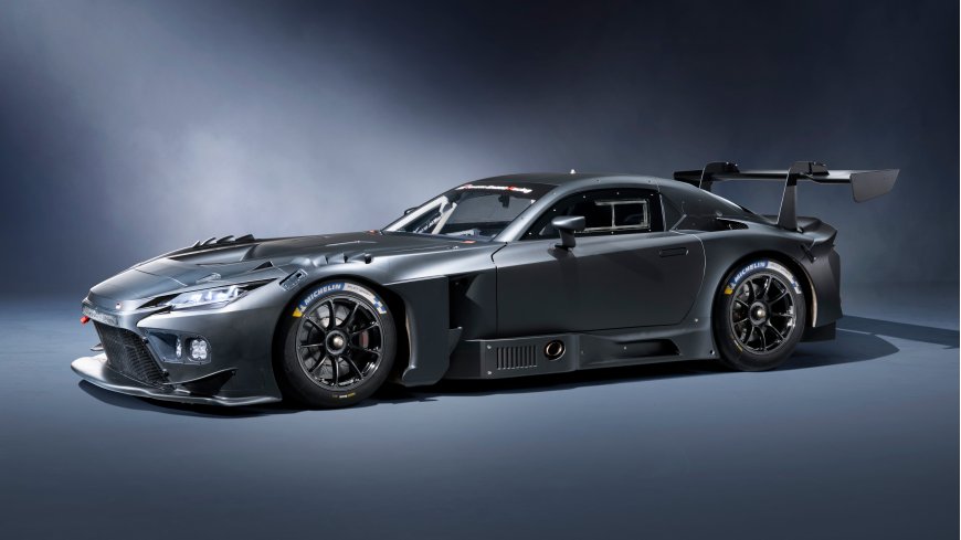 丰田GR GT3赛道版跑车侧身展示汽车电脑壁纸