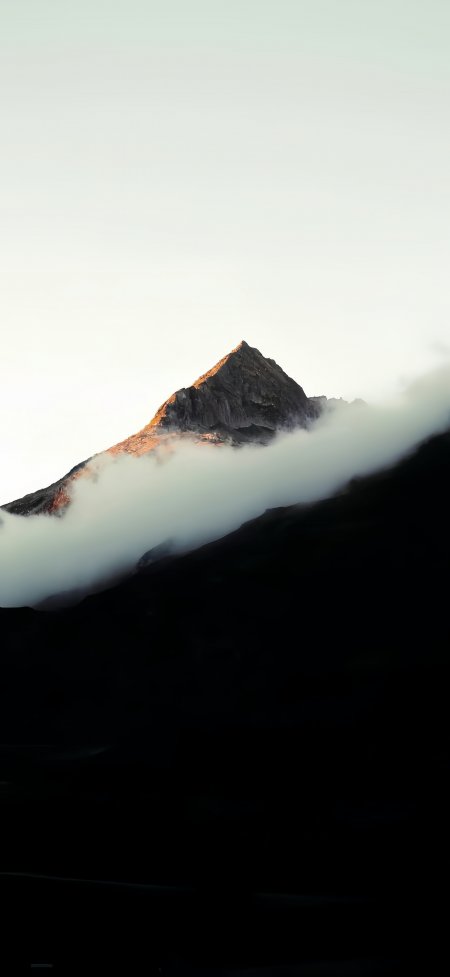 云雾缭绕山峰顶金色阳光照耀自然风光摄影手机壁纸