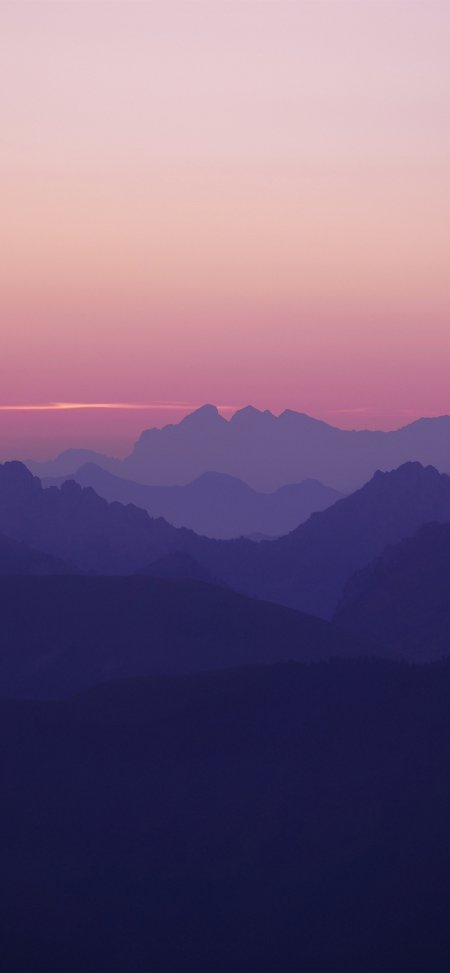 紫粉渐变天空层叠山脉剪影日落风光摄影手机壁纸