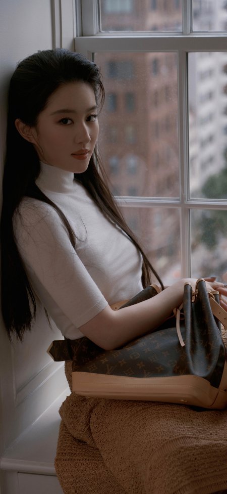 刘亦菲窗边抱LV水桶包优雅人物摄影手机壁纸