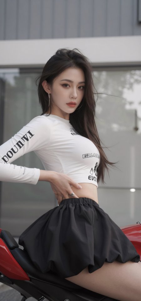 美女穿白色长袖上衣坐红色摩托车摄影手机壁纸