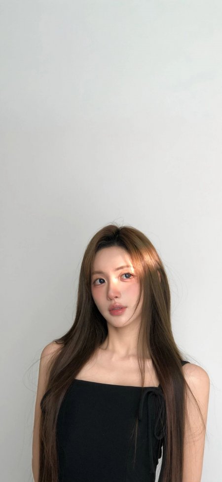 美女长发披肩黑色吊带简约背景清新人像摄影人物手机壁纸
