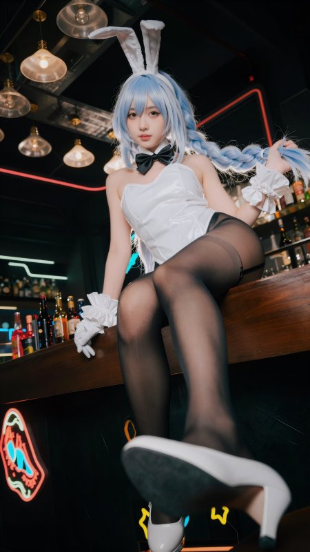 蓝发兔耳美女坐吧台黑丝白鞋酒吧氛围人物摄影手机壁纸