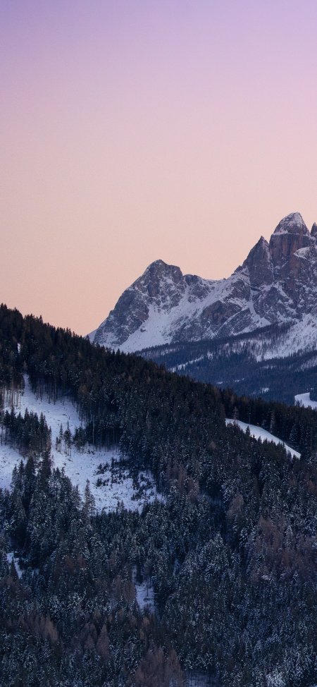 多洛米蒂山脉的冬季雪景风景手机壁纸