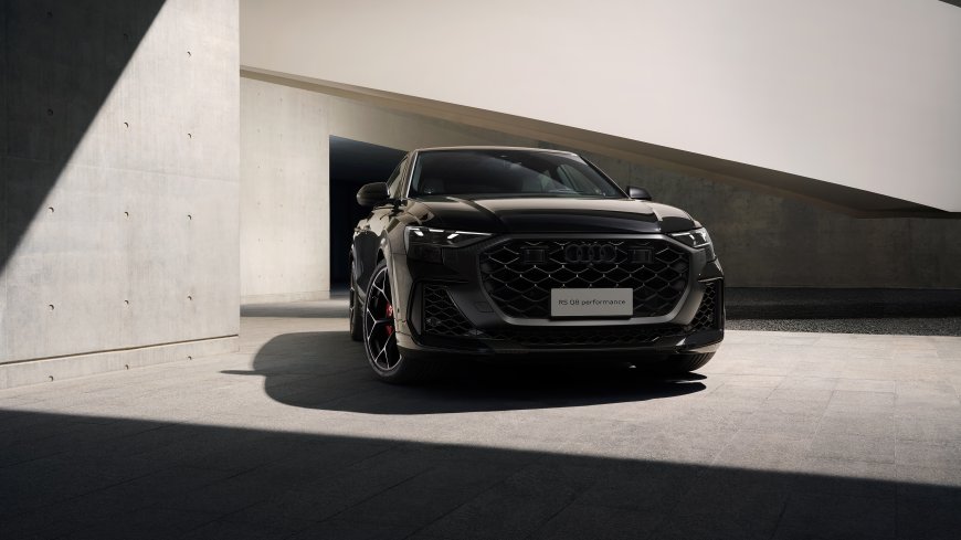 奥迪RS Q8 Performance黑色SUV汽车电脑壁纸