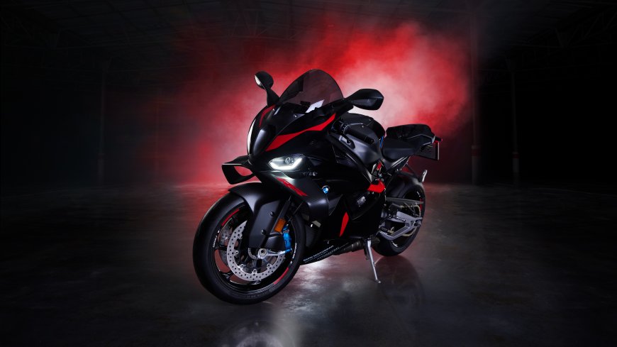 宝马S 1000 RR M2 Edition黑红配色碳纤维轮圈限量版摩托机车电脑壁纸
