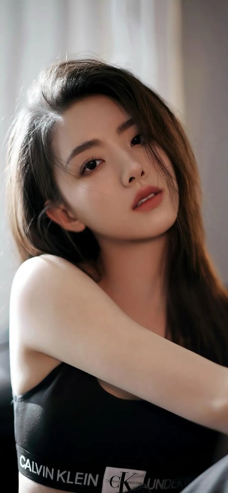 何子怡黑色运动内衣怼脸自拍清纯甜妹风人物手机壁纸