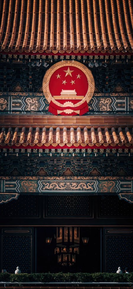 天安门城楼国徽特写庄严大气红色爱国主题风景手机壁纸