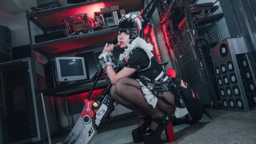 绝区零艾莲乔女仆装蹲姿持刀赛博朋克风cosplay美女电脑壁纸