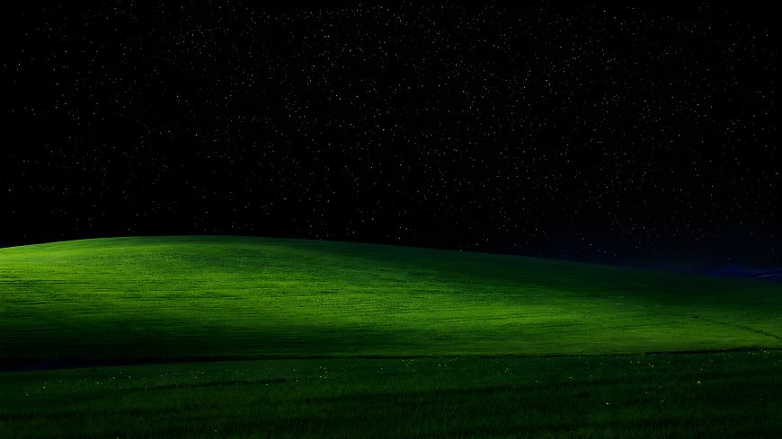 WindowsXP经典绿色山丘星空夜景怀旧风景电脑壁纸