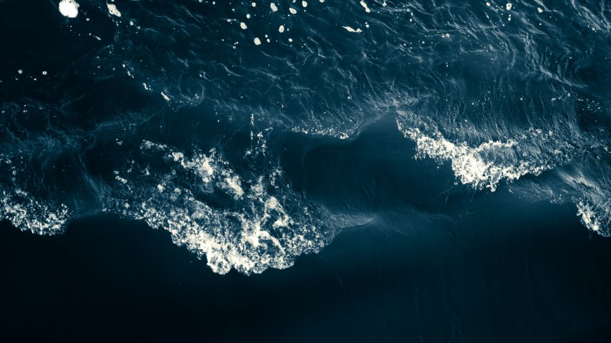 深蓝海浪俯拍白色泡沫纹理海洋风景电脑壁纸