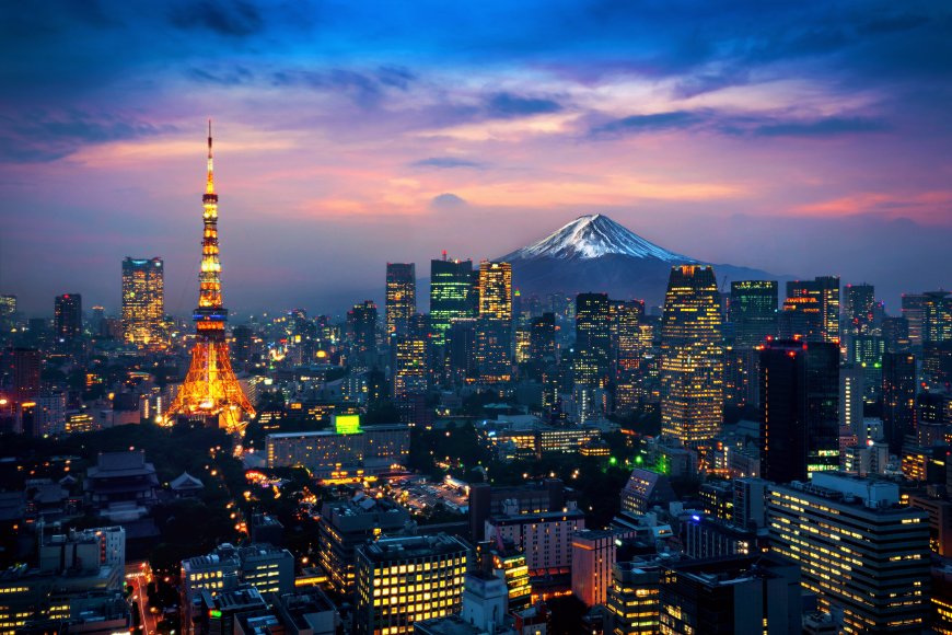 东京塔与富士山同框的黄昏城市天际线风景电脑壁纸