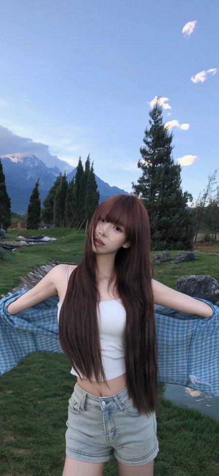 长发美女草地山景户外人像摄影手机壁纸