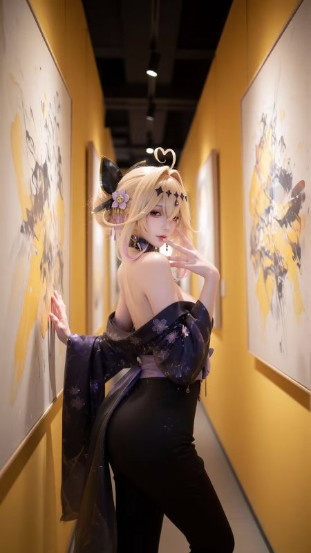 金发少女身着紫樱和服画廊回眸cosplay人像摄影手机壁纸