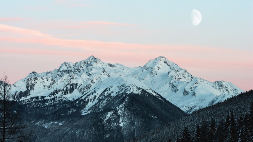 雪山月夜粉霞天空静谧自然风光风景电脑壁纸