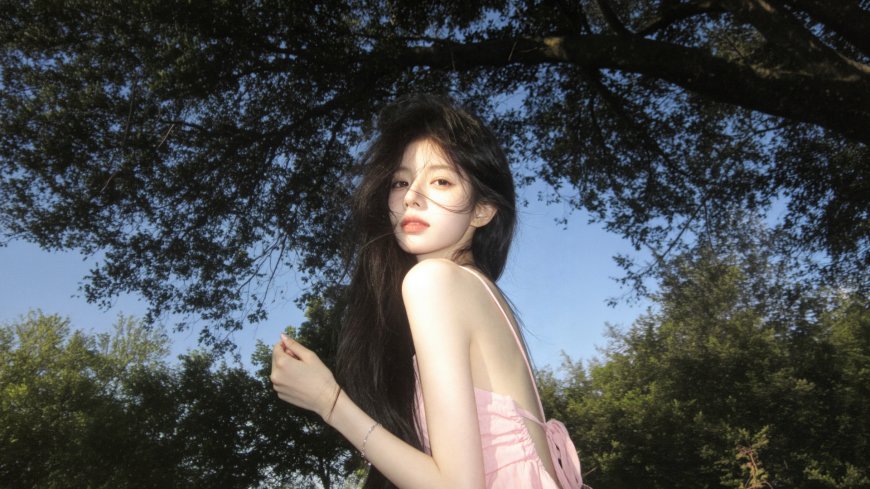 粉裙长发美女树下回眸清新自然摄影人物电脑壁纸