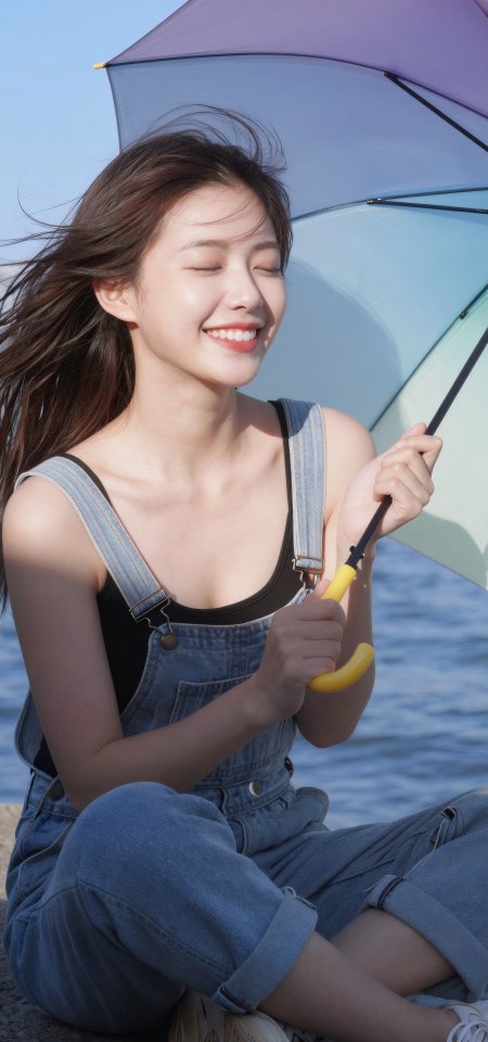 美女撑伞微笑牛仔背带裤海边惬意人像摄影手机壁纸