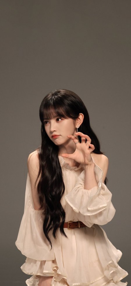 田曦薇白色荷叶边露肩裙甜美侧颜人物摄影手机壁纸