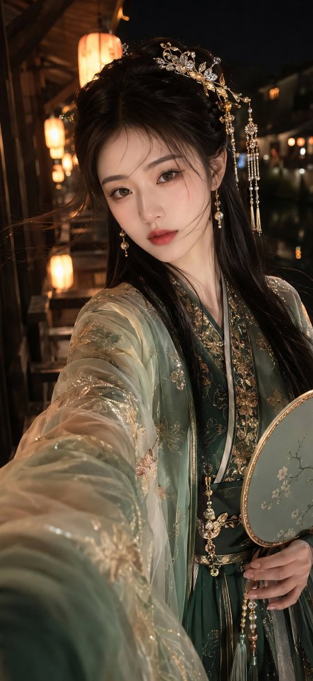 绿衣汉服少女古风发饰手持团扇夜景人像手机壁纸