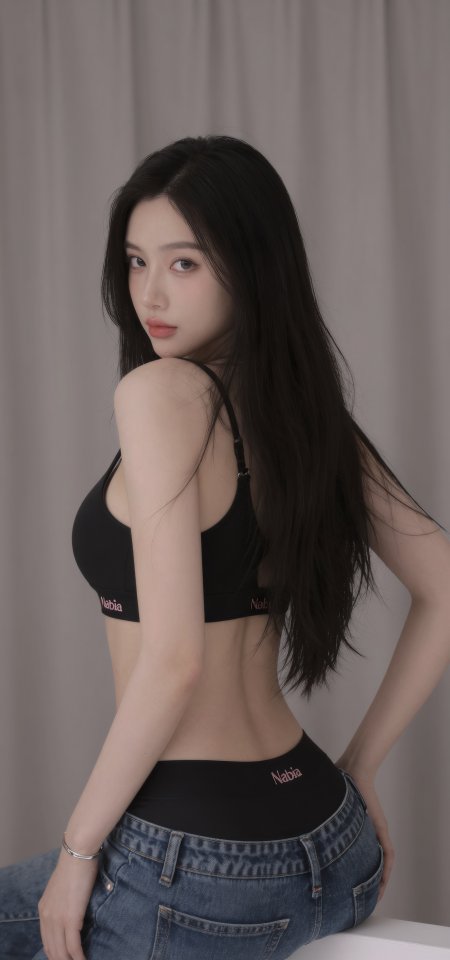 黑内衣牛仔裤少女侧身展示身材风手机壁纸
