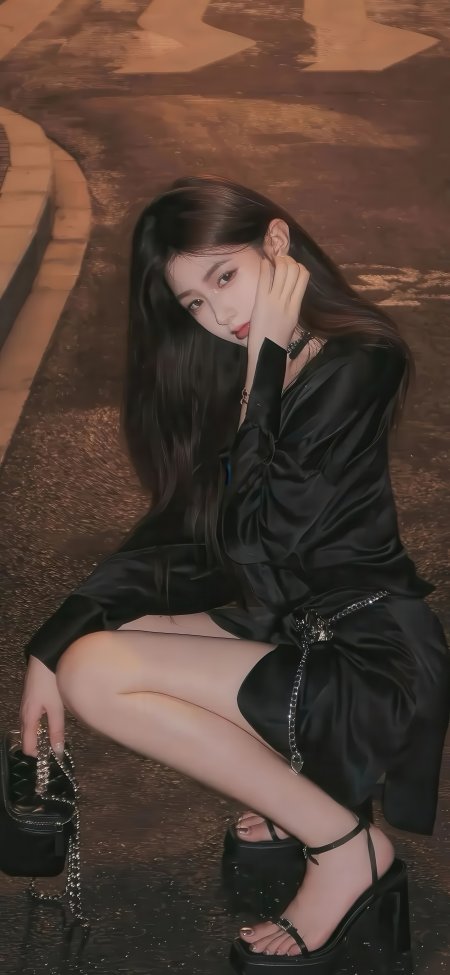 黑色缎面裙美女夜景街拍时尚人物摄影手机壁纸