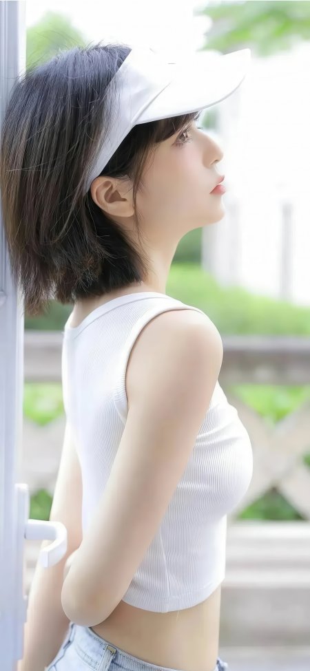 白背心短发美女侧身凝视清新人物摄影手机壁纸