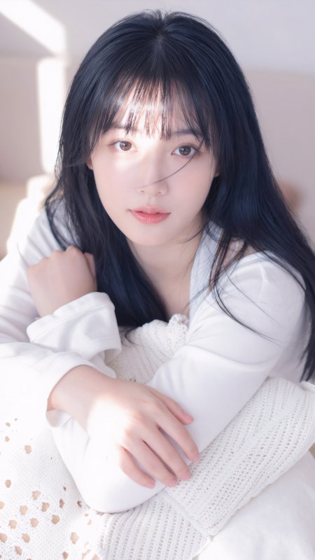 白衣长发美女室内光影清新人物摄影手机壁纸