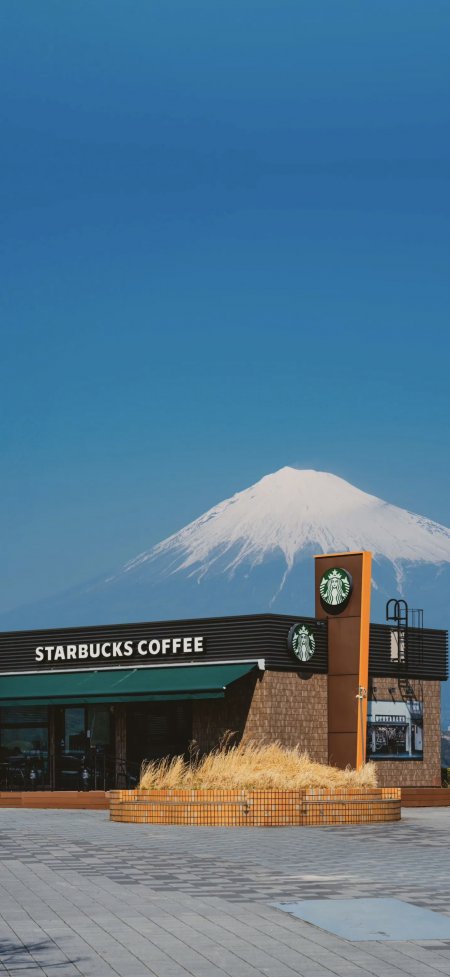 富士山下星巴克咖啡店蓝天雪顶旅行风景手机壁纸