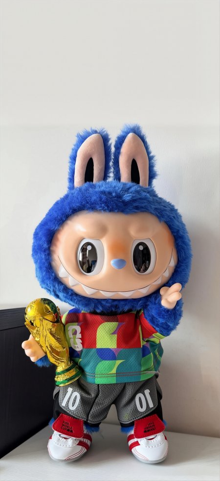 拉布布世界杯联名款可爱潮玩公仔摄影手机壁纸