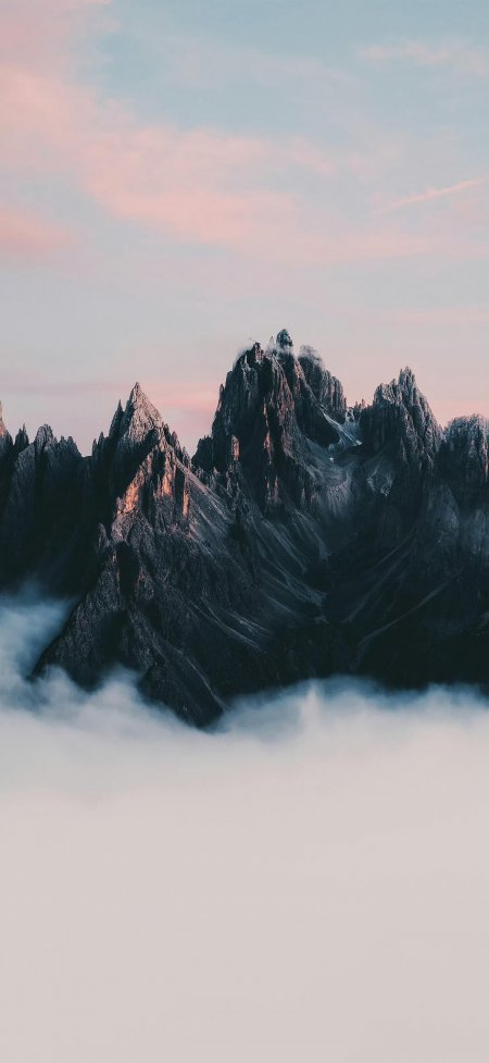 险峻山峰穿云破雾粉蓝霞光壮丽风景手机壁纸