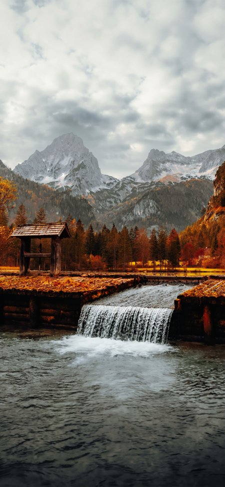 阿尔卑斯山间水坝秋林倒映静谧湖景自然风光风景手机壁纸