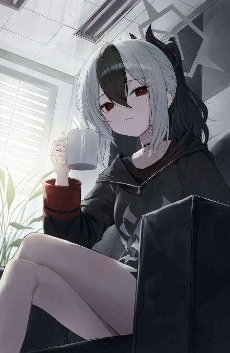 蔚蓝档案鬼方佳代子黑白发少女喝奶茶动漫手机壁纸