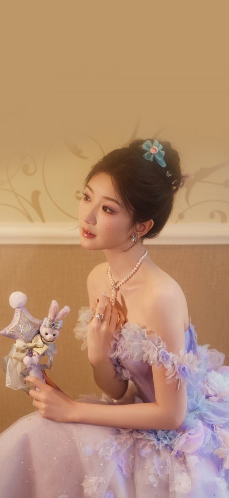 毛晓彤侧颜持星黛露权杖珠光妆容温柔气质明星摄影手机壁纸