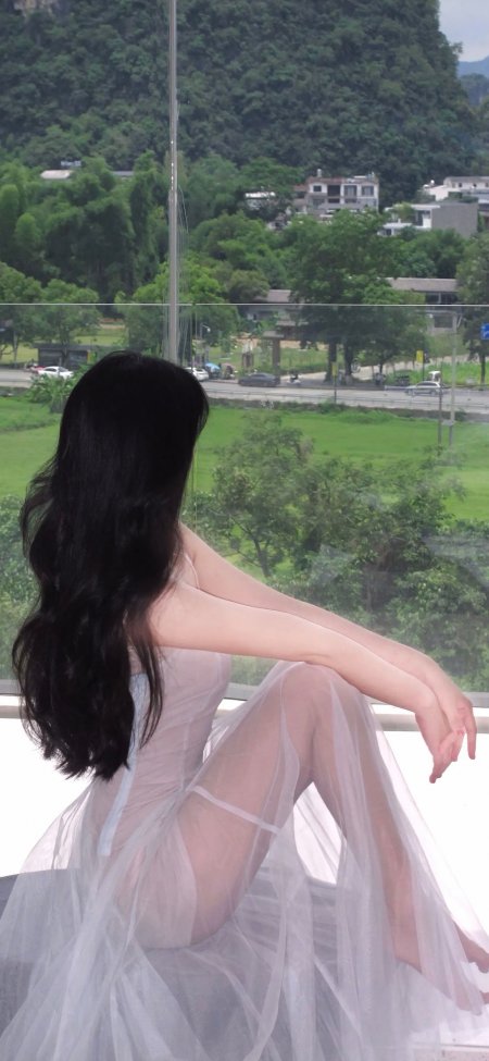 长发美女纱裙窗边眺望青山绿水人物手机壁纸