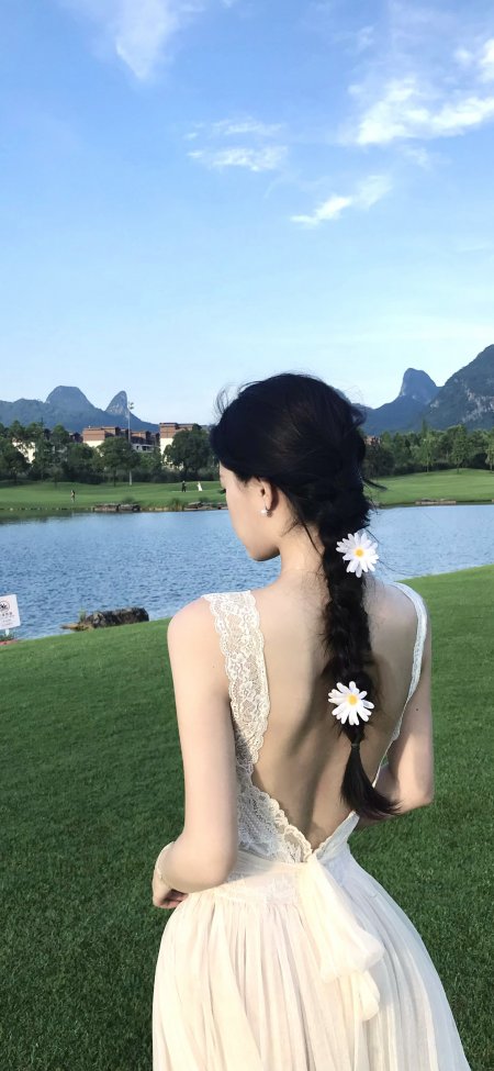白裙美女雏菊发辫湖畔背影清新自然风光风景手机壁纸