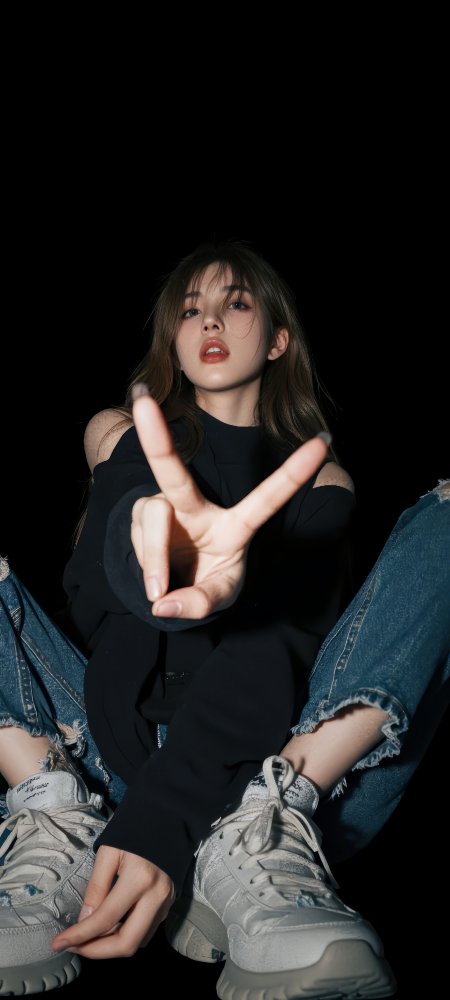 黑衣美女比耶手势坐姿酷飒街头潮流人像摄影人物手机壁纸