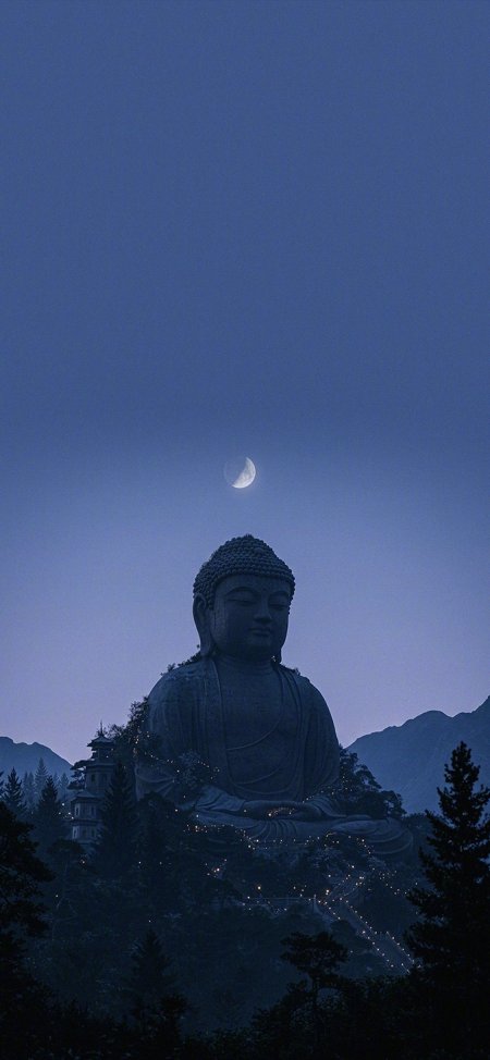 夜幕下天坛大佛与弯月同框静谧庄严宗教风景摄影手机壁纸