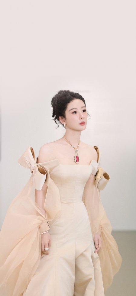 杨紫米白色蝴蝶结礼服温婉大气明星时尚人物摄影手机壁纸