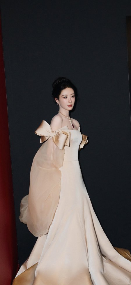 杨紫香槟色露肩礼服优雅高贵明星时尚摄影手机壁纸